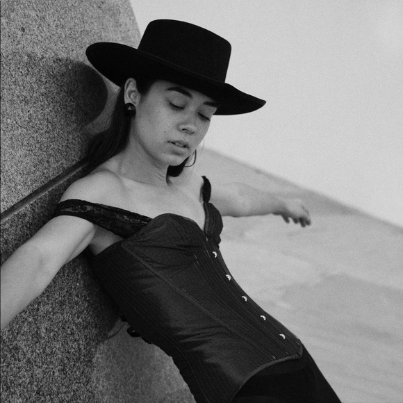 Meet your Posher, Abbie - Picture 1 of 1